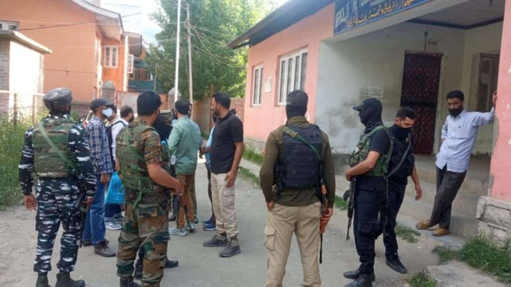 Read more about the article <p class='singletitle' >Kashmiri Hindu shot dead by Islamists in Kashmir </p> <h4 class='subpost_title'> The attack comes after a day when another Hindu was injured in grenade attack in Kashmir.  </h4>