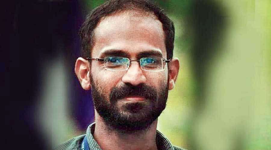 Read more about the article <p class='singletitle' >Supreme Court grants bail to Siddique Kappan </p> <h4 class='subpost_title'> The UP government had filed an affidavit in the apex court and opposed giving bail to Kappan and said that he has deep links with the Islamist organization PFI. </h4>