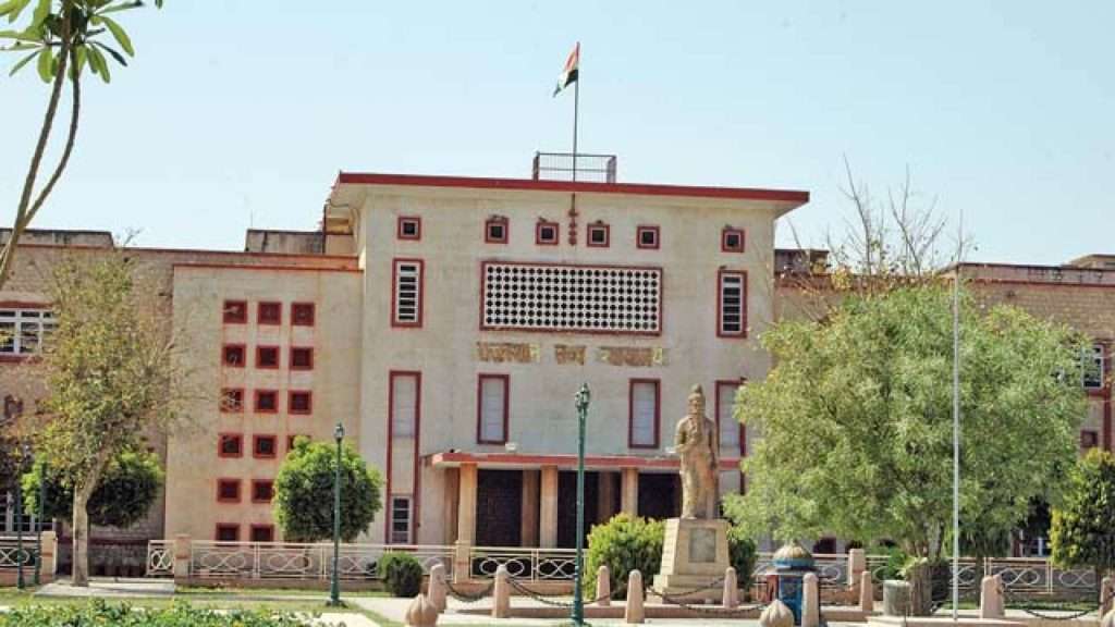 Read more about the article <p class='singletitle' >Sunni Musalman Community and others files petition against Waqf properties in Rajasthan High Court, calls it unconstitutional </p> <h4 class='subpost_title'> The petition states that the property held by the Waqf Board under the garb of protecting properties is in complete violation of the Constitution of India, and is against secularism. </h4>