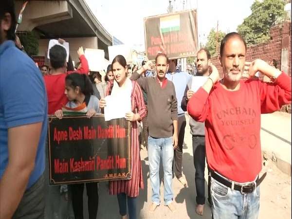 Read more about the article <p class='singletitle' >Kashmiri Hindus hold barefoot march in Jammu, demand to ensure their Right to Life </p> <h4 class='subpost_title'> “Until the situation becomes good in the valley, we demand the government to relocate us to Jammu. The employees are not demanding anything but their lives,” one of the protestors said.</h4>