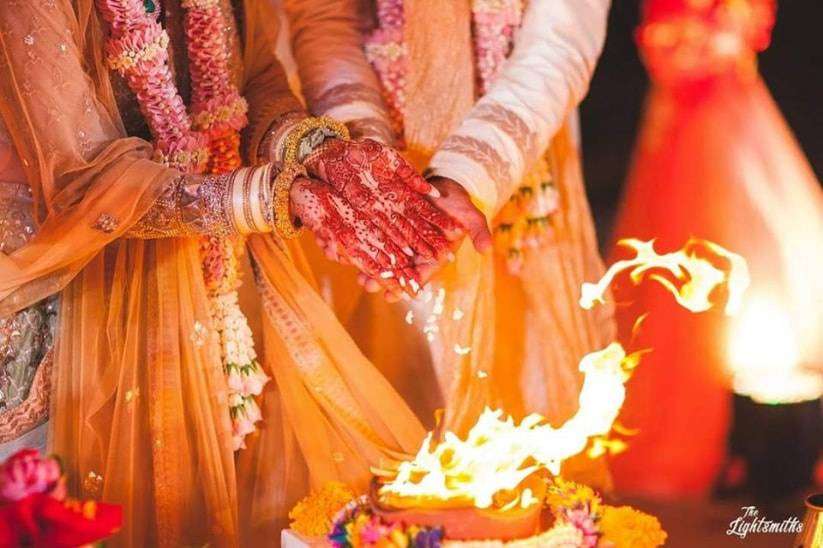 Read more about the article <p class='singletitle' >Only Hindus can marry under Hindu Marriage Act, all inter-faith marriages under the act are void: Supreme Court </p> <h4 class='subpost_title'> The petitioner identifies as a Christian man and the complainant is a Hindu woman.</h4>