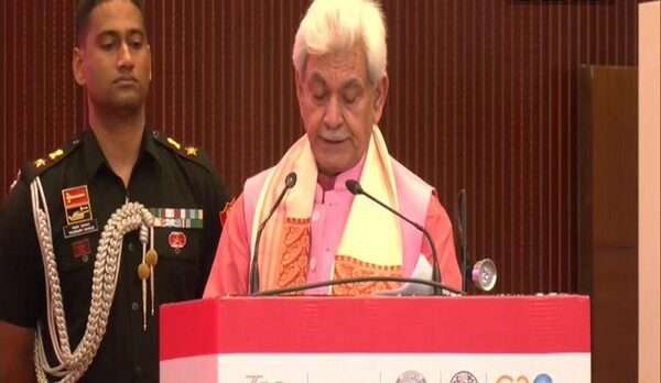 Read more about the article J&K has become champion in digital transactions in country: LG Manoj Sinha