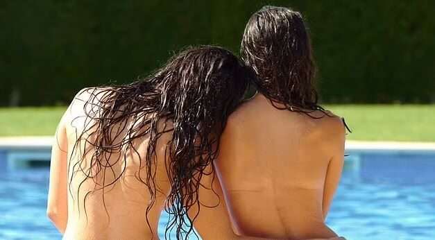 Read more about the article Berlin to allow women to go topless in public swimming pools