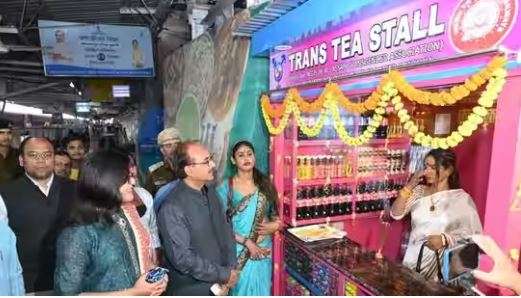 Read more about the article India’s first trans tea stall set up at Guwahati railway station by railways