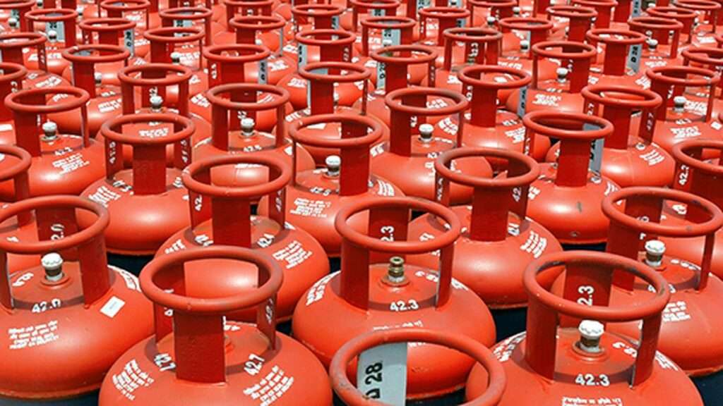 Read more about the article Domestic and commercial LPG cylinder prices hiked by Rs 50 and Rs 350.5 respectively