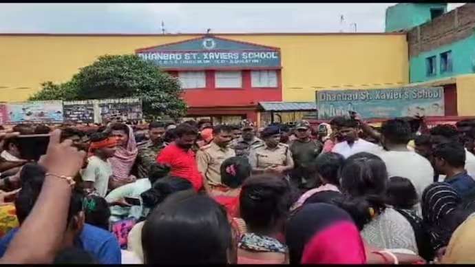 Read more about the article Jharkhand: Minor Hindu girl commits suicide after school teacher beats her for wearing bindi