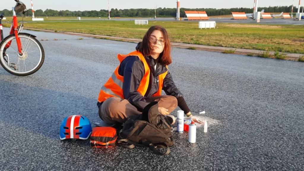 Read more about the article Germany: Climate activists glue themselves to runways in a protest; may need amputation