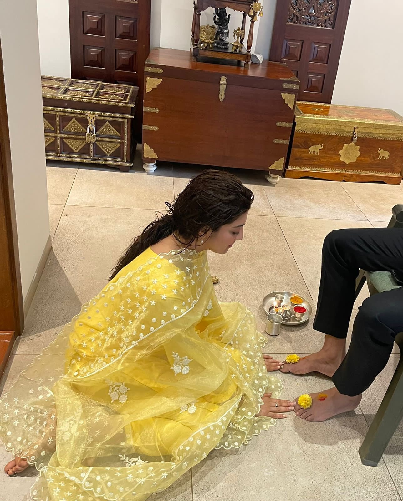 pranitha subhash husband feet