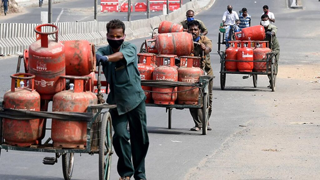 Read more about the article LPG gas cylinder prices reduced by Rs 200 for all consumers: Centre