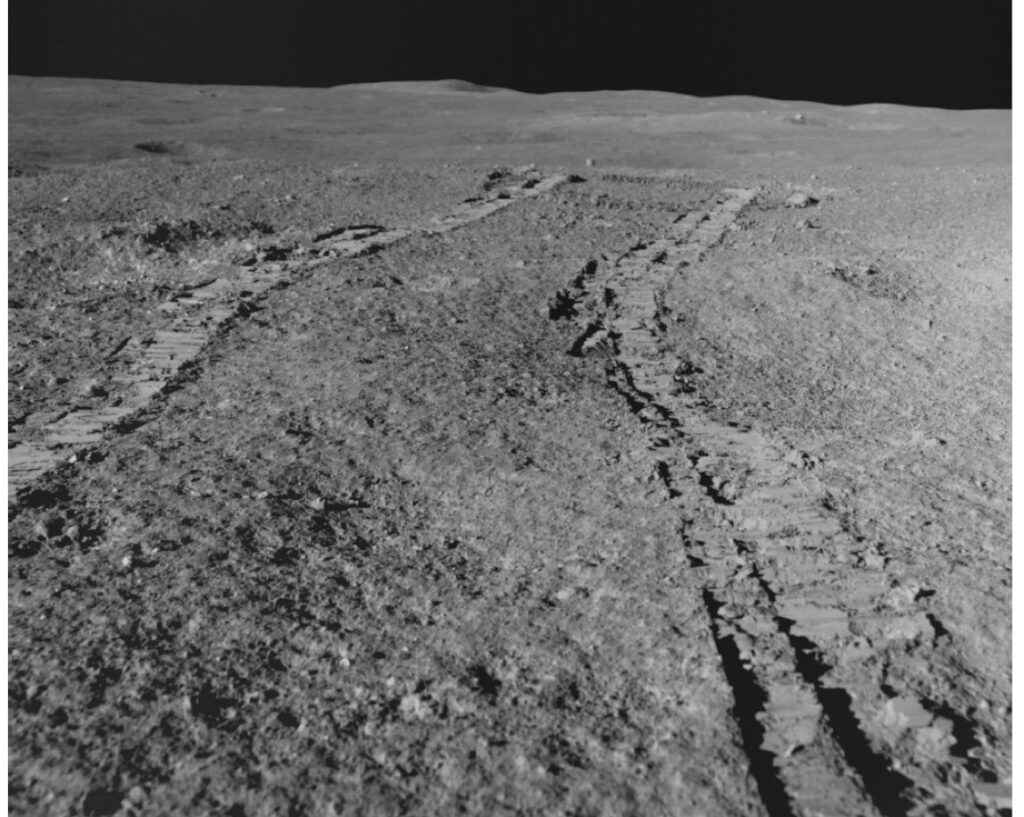 Read more about the article Chandrayaan-3: Pragyan rover finds sulphur on Moon’s south pole region