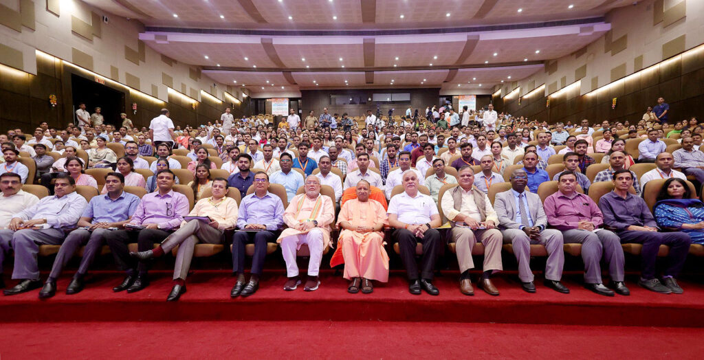 Read more about the article UP CM Yogi Adityanath interacts with research scholars working in 100 aspirational development blocks