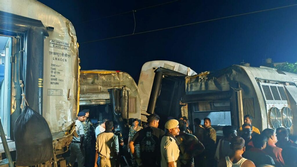 Read more about the article 4 dead, 100 injured after North East Express train derails in Bihar