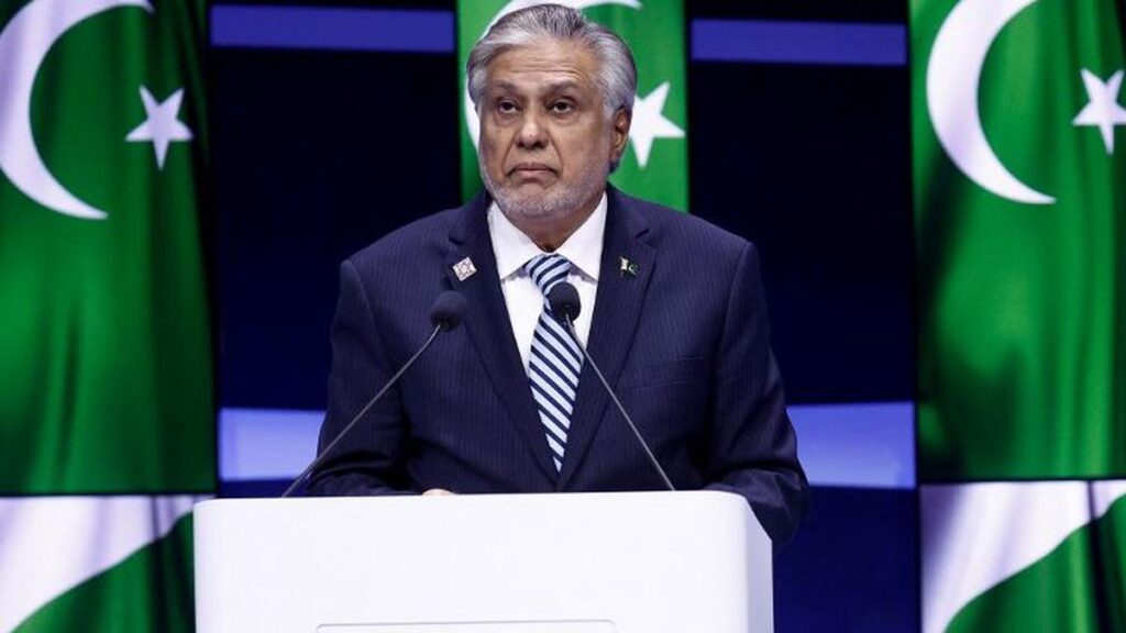 Read more about the article Pakistan to ‘seriously examine’ restarting trade with India: Foreign Minister Ishaq Dar