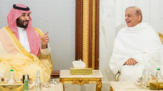 Read more about the article Pakistan PM Shehbaz Sharif meets Saudi crown prince, discusses ‘Kashmir issue’