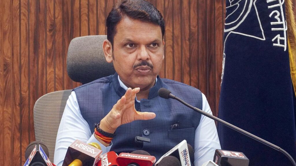 Read more about the article FIR will be registered against banks asking farmers’ CIBIL score for loans: Devendra Fadnavis